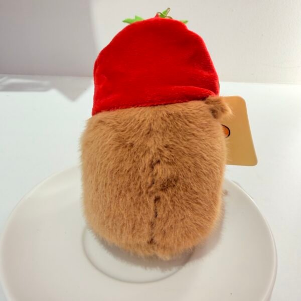 Llavero capybara fresa