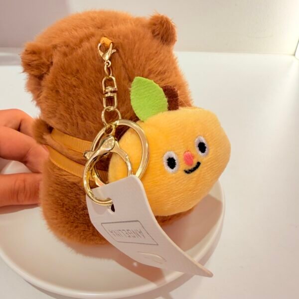 Llavero capybara fruta
