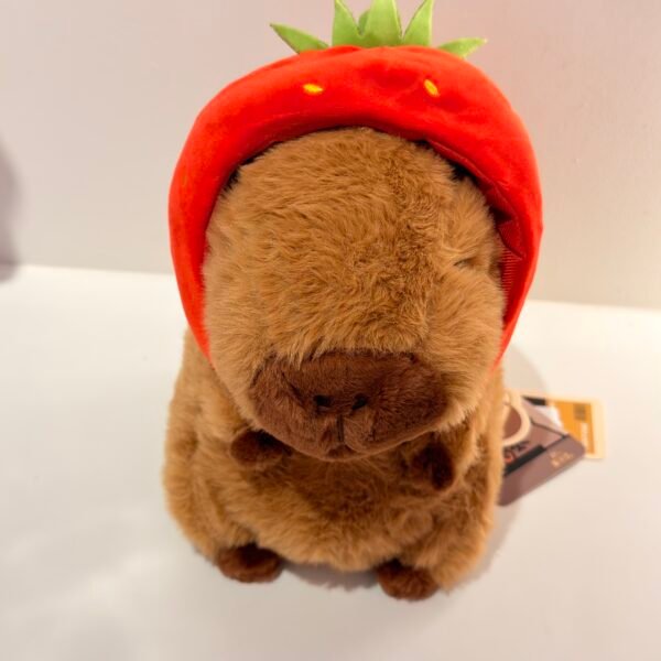 Peluche de capybara capucha fresa