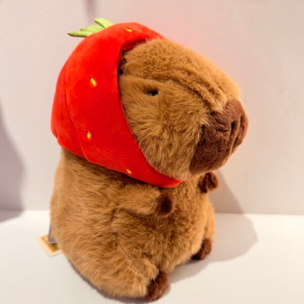 Peluche de capybara capucha fresa