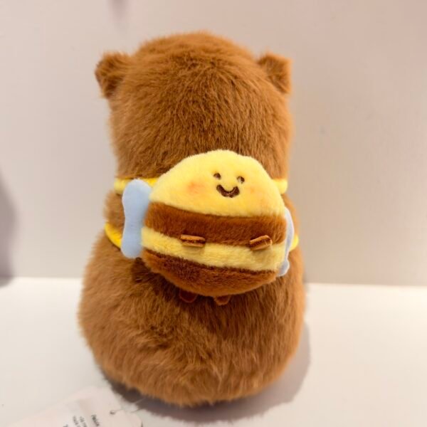 IMG_1571 Peluche de capybara mochila abeja