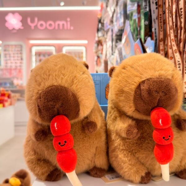 Peluche de capybara con tanghulu