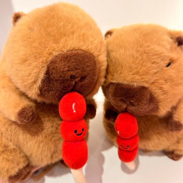 Peluche de capybara con tanghulu