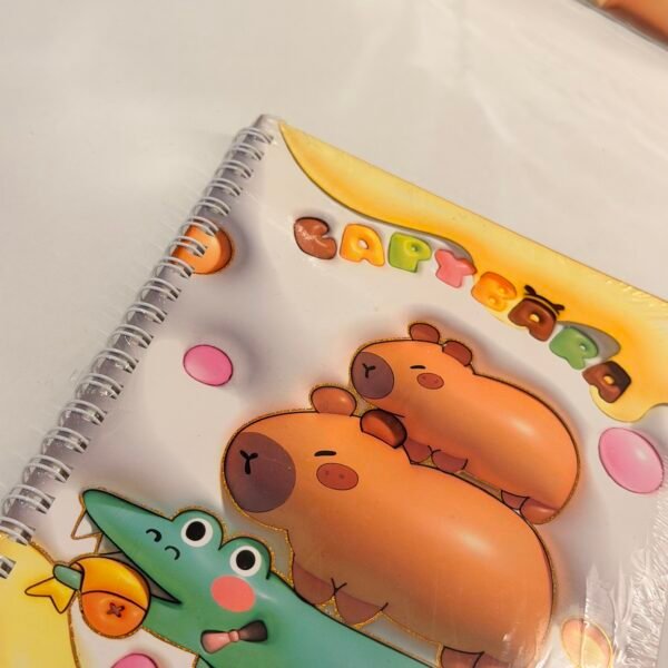 Libreta de capybara con líneas